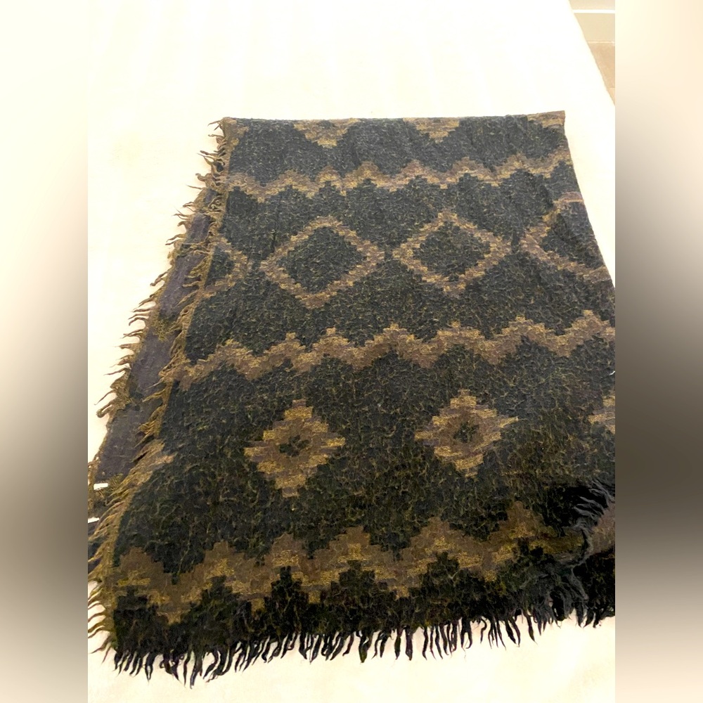 Aritzia blanket scarf